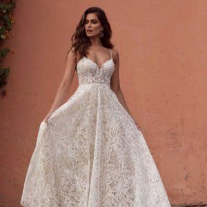New Madi Lane Azaria Wedding Dress
